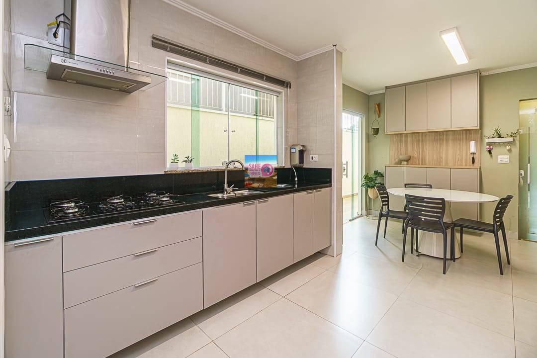Sobrado à venda com 3 quartos, 180m² - ,