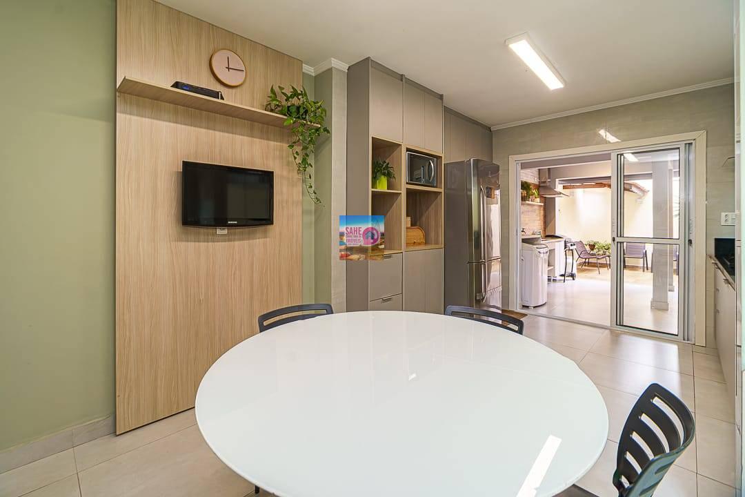 Sobrado à venda com 3 quartos, 180m² - ,